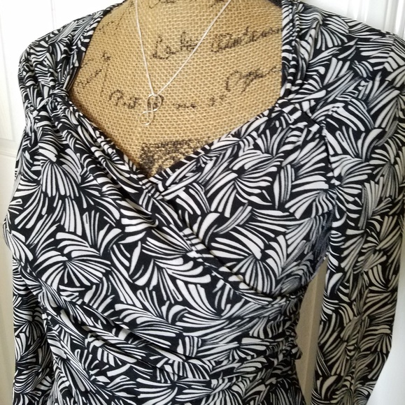 MY MICHELLE Black & white faux wrap dress neckline detail flattering Sm EUC - Picture 5 of 8